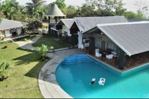 Huge Swimming Pool Huge Swimming Pool